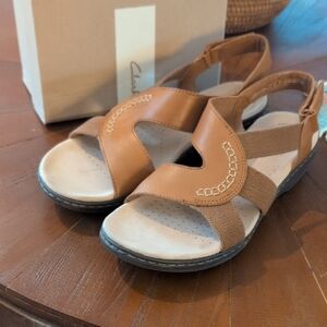 Clarks Tan Leisa Joy Comfort Sandals with Crisscross Straps 9.5